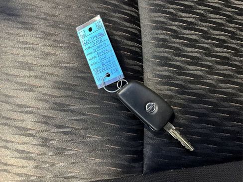 Used 2018 Nissan Rogue S image 32