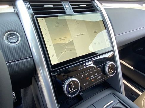 New 2025 Land Rover Discovery Dynamic SE image 8