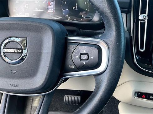 Used 2020 Volvo XC40 T5 Inscription image 12