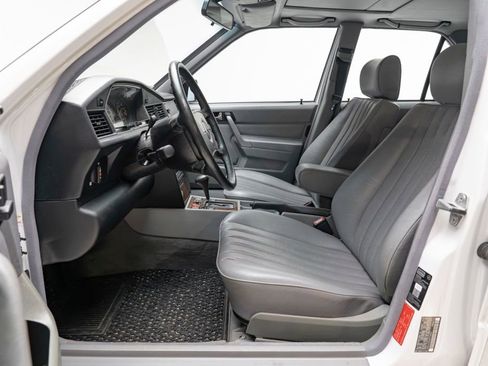 Used 1991 Mercedes-Benz 190 E 2.6 image 16
