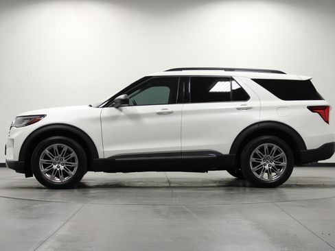 Used 2025 Ford Explorer Active w/ Active Comfort Package AWD/4WD image 7