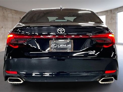 Used 2021 Toyota Avalon XLE w/ Moonroof Package image 6