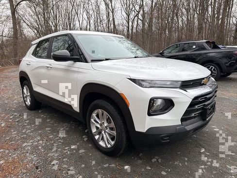 Used 2023 Chevrolet TrailBlazer LS AWD/4WD image 2
