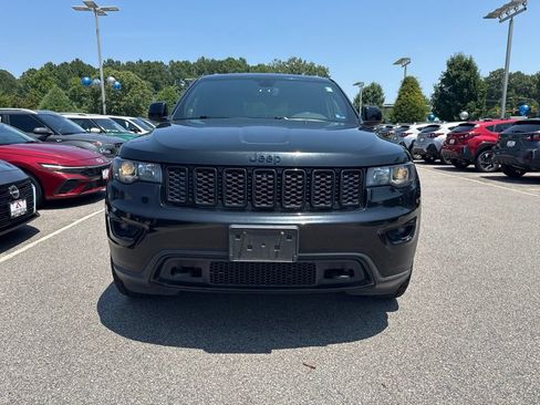 Used 2019 Jeep Grand Cherokee Laredo AWD/4WD image 6
