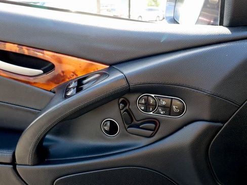 Used 2011 Mercedes-Benz SL 550 image 50