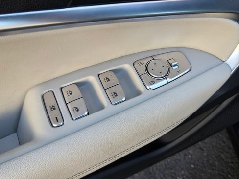 Used 2025 Genesis G70 2.5T AWD/4WD image 12