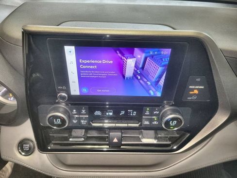 Used 2023 Toyota Highlander L FWD image 18
