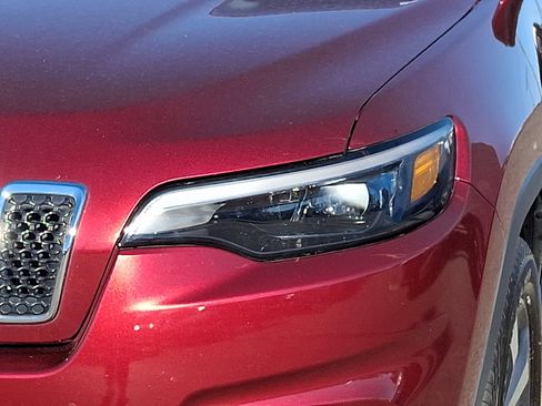 Used 2019 Jeep Cherokee Limited image 9