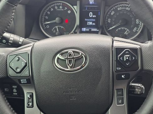 Used 2023 Toyota Tacoma TRD Off-Road w/ Technology Package AWD/4WD image 19