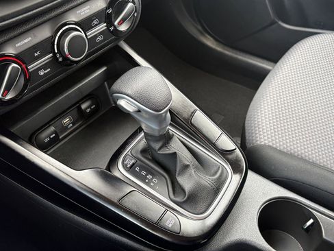 Used 2025 Kia Soul LX w/ LX Technology Package FWD image 39