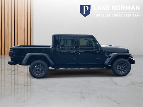 New 2025 Jeep Gladiator Sport image 10