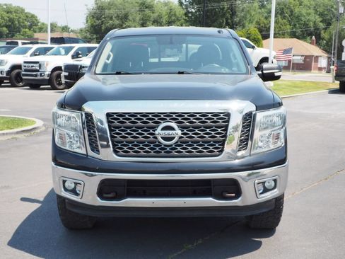 Used 2018 Nissan Titan SV AWD/4WD image 2