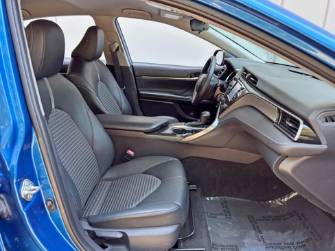 Used 2020 Toyota Camry SE FWD image 14