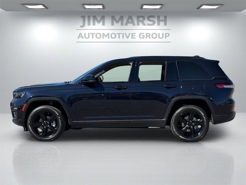 Certified 2024 Jeep Grand Cherokee Limited w/ Black Appearance Package image 3