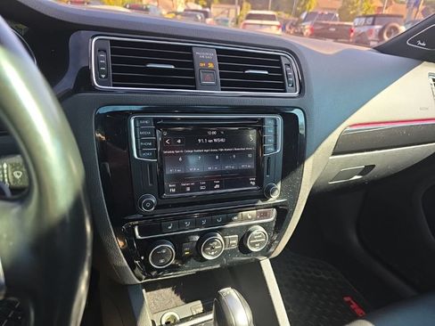 Used 2017 Volkswagen Jetta GLI FWD image 19