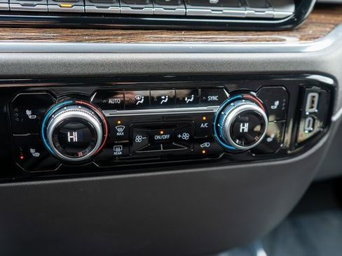 Used 2024 GMC Sierra 1500 Elevation image 29