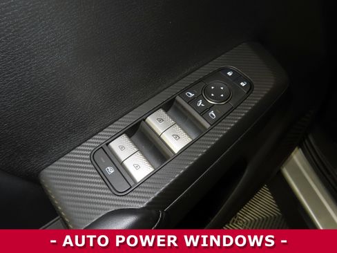 Used 2024 Mitsubishi Outlander SE image 7