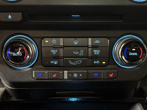Used 2017 Ford F150 Raptor w/ Equipment Group 802A Luxury AWD/4WD image 26