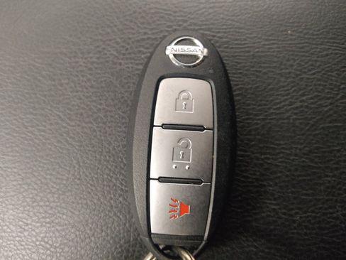 Used 2020 Nissan Pathfinder S FWD image 32