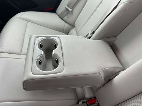 Used 2024 Genesis G70 2.5T image 11