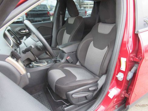 Used 2017 Jeep Cherokee Sport w/ Cold Weather Group image 18