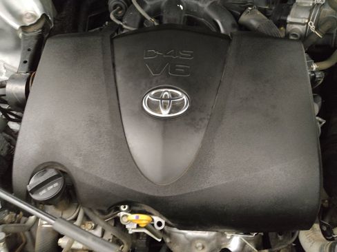 Used 2019 Toyota Highlander LE AWD/4WD image 30