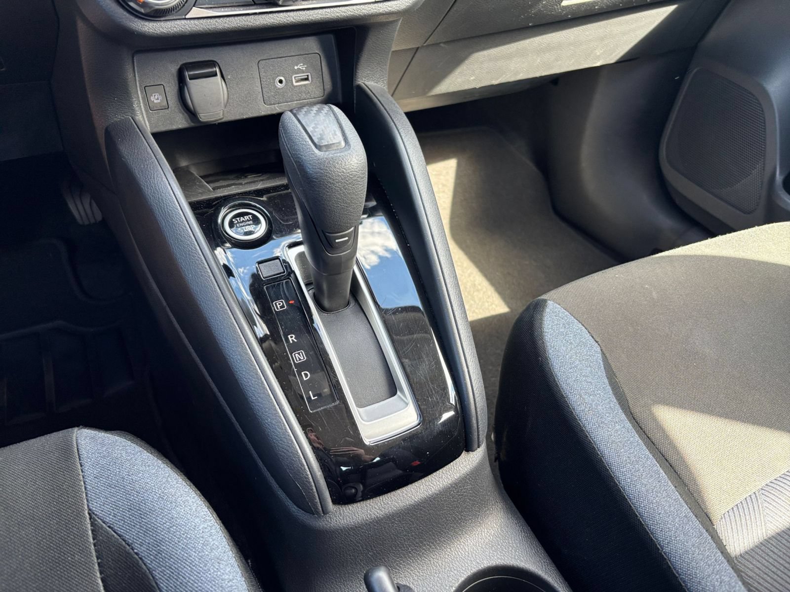 Used 2025 Nissan Versa SV FWD image 38