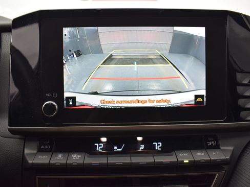 Used 2025 Toyota Camry SE w/ Convenience Package image 16