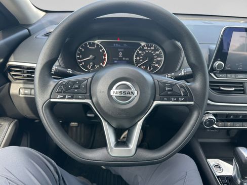 Used 2022 Nissan Altima 2.5 SV FWD image 13