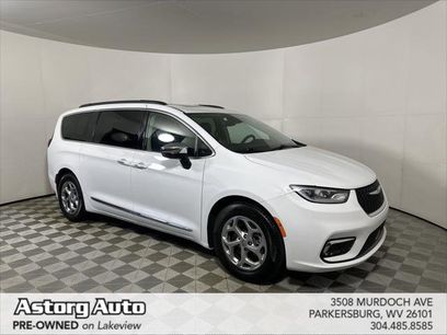 Certified 2023 Chrysler Pacifica Limited w/ Uconnect Theater Family Group