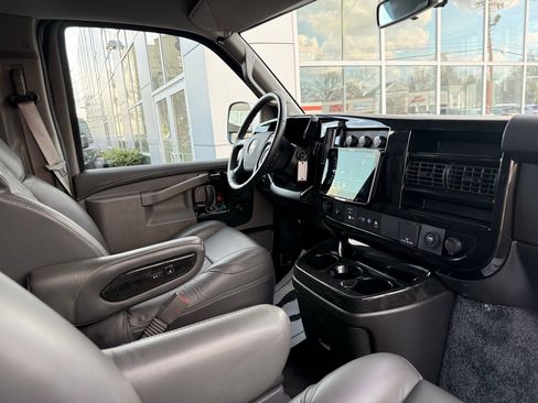 Used 2023 Chevrolet Express 2500 Extended RWD image 23