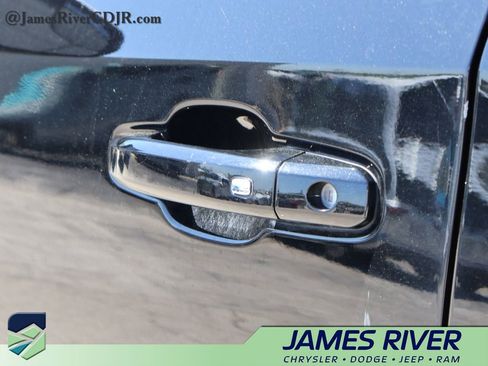 Used 2025 Chevrolet Silverado 1500 LT AWD/4WD image 19