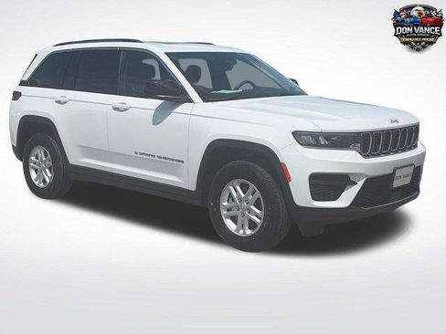 Certified 2023 Jeep Grand Cherokee Laredo AWD/4WD image 8