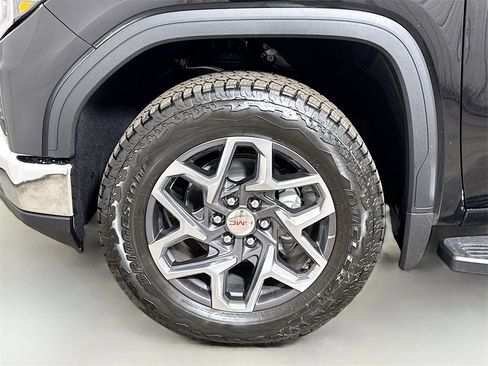 New 2026 GMC Sierra 1500 SLT image 19