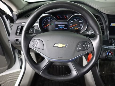 Used 2015 Chevrolet Impala LT FWD image 31