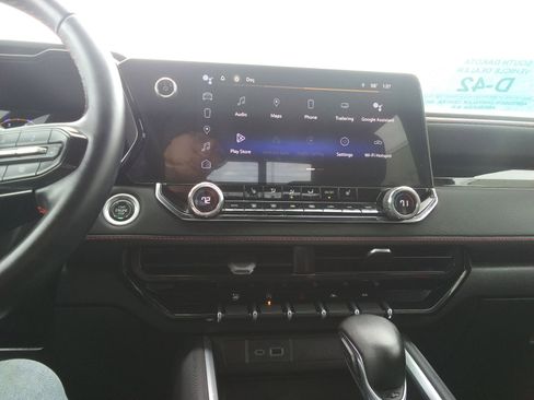 Used 2023 Chevrolet Colorado Z71 w/ Z71 Convenience Package 2 image 17