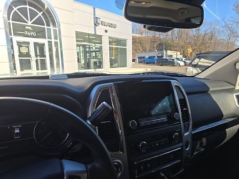 Used 2020 Nissan Titan SV w/ SV Convenience Package image 10