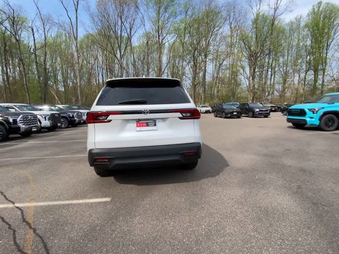 Certified 2025 Toyota Grand Highlander FWD image 11