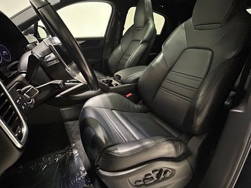 Used 2022 Porsche Cayenne Coupe AWD/4WD image 15