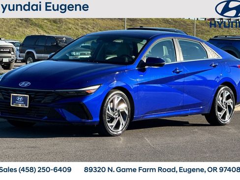 Used 2025 Hyundai Elantra Limited w/ Cargo Package image 9