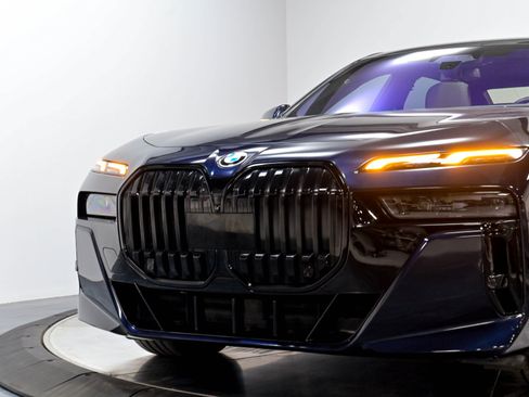Used 2023 BMW 760i xDrive w/ Luxury Rear Seating Package AWD/4WD image 46