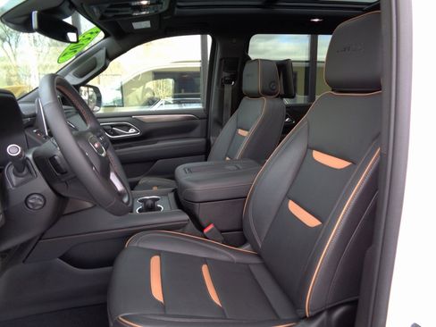 Used 2023 GMC Yukon XL AT4 w/ Technology Package image 9