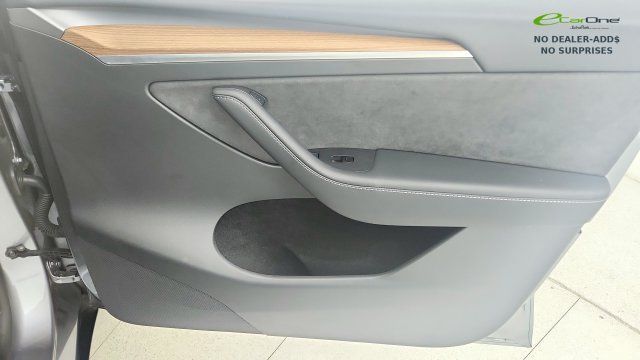 Used 2025 Tesla Model Y Long Range RWD image 24