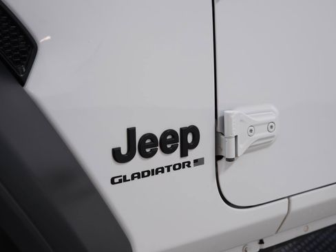 Used 2023 Jeep Gladiator Sport AWD/4WD image 40