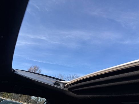 Used 2024 Toyota Corolla Cross XSE w/ Convenience Package image 33