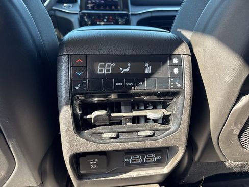 Used 2021 Jeep Grand Cherokee L Limited AWD/4WD image 26