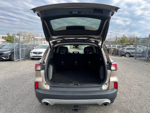 Used 2020 Ford Escape Titanium w/ Titanium Premium Package 2.0 AWD/4WD image 9
