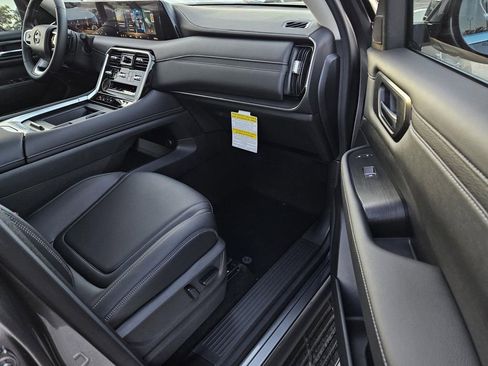 New 2026 Nissan Armada SV image 5