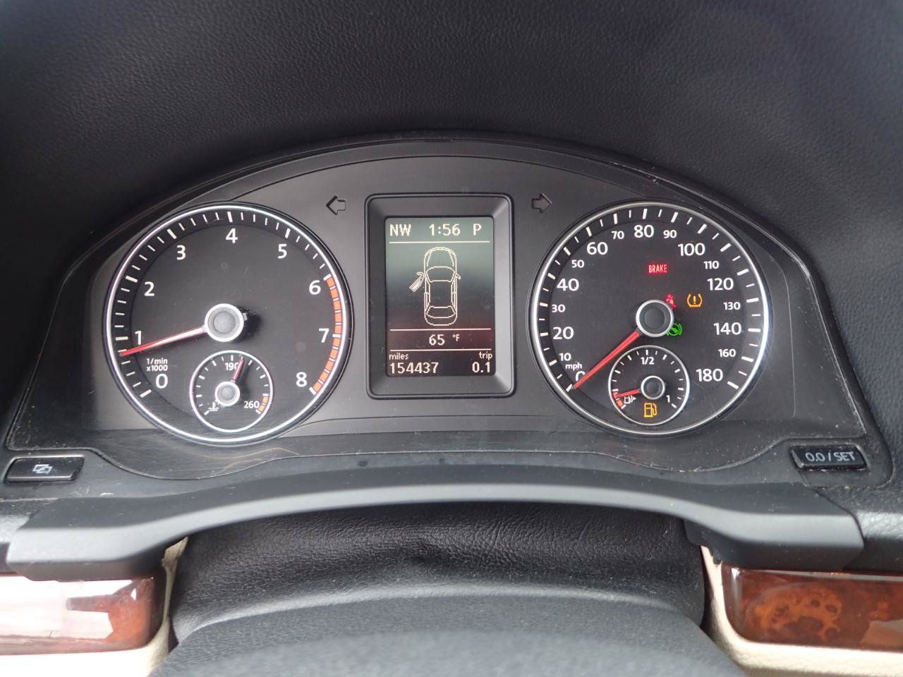 Used 2010 Volkswagen Eos Lux FWD image 23