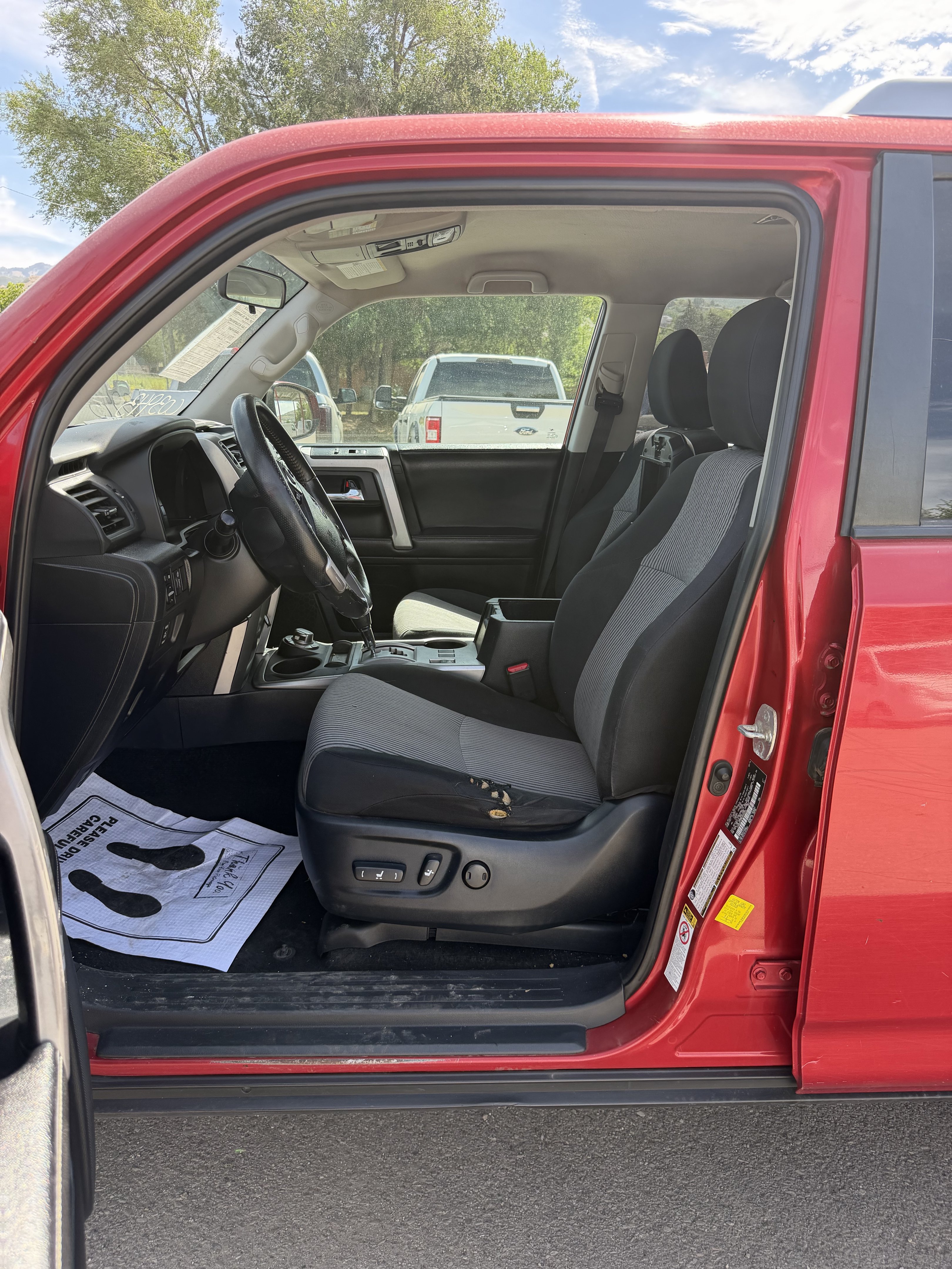 Used 2016 Toyota 4Runner SR5 AWD/4WD image 17